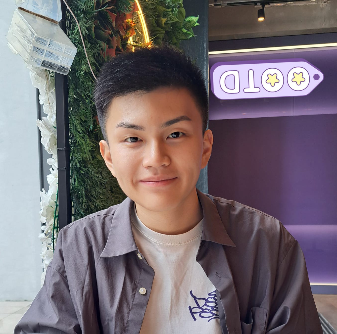 Mr Aidan Kwok